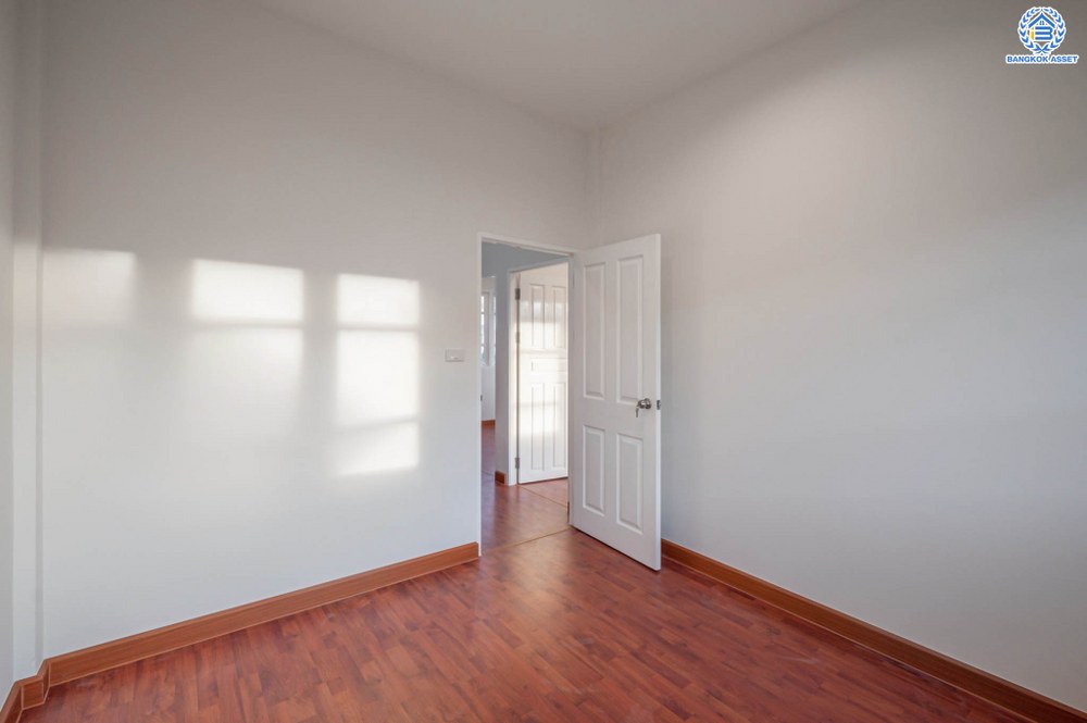 บ้านมือสองตกแต่งใหม่ โครงการ ดรีมเพลส สวนผัก ทาวน์เฮ้าส์หลังมุมพื้นที่กว้าง 28.5 ตร.ว. ฟังก์ชัน 3 ห้องนอน 2 ห้องน้ำ สิ่งอำนวยความสะดวกครบครัน พร้อมตอบโจทย์ทุกการเข้าอยู่ บนทำเลที่เชื่อมต่อหลายเส้นทาง ถนนราชพฤกษ์, พระราม5 และบรมราชชนนี ใกล้ทางด่วน "ศรีรัช"